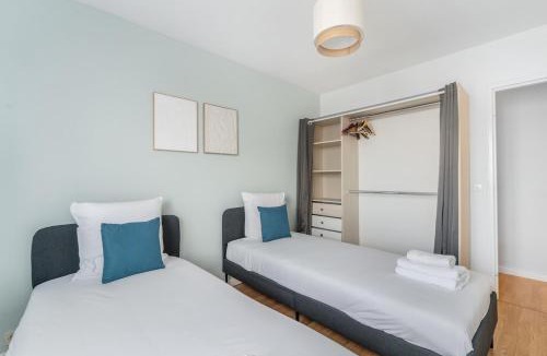 Asnieres-sur-Seine Apartment | Cozy, Private Parking and Office with Screen 74 m2