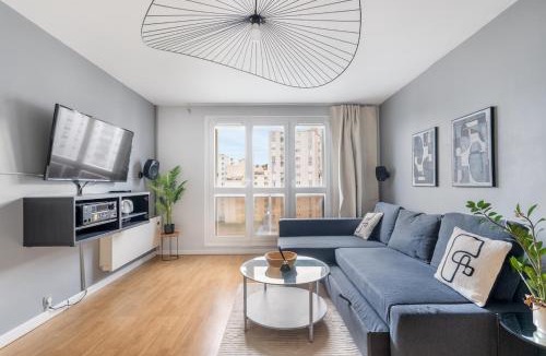 Asnieres-sur-Seine Apartment | Cozy, Private Parking and Office with Screen 74 m2