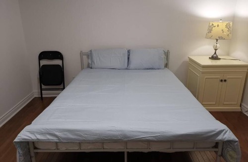 Richmond Hill House | Cozy Private Rooms in Basement