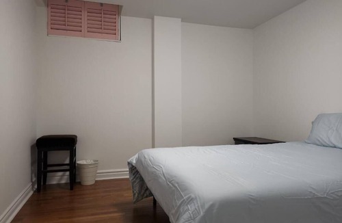 Richmond Hill House | Cozy Private Rooms in Basement
