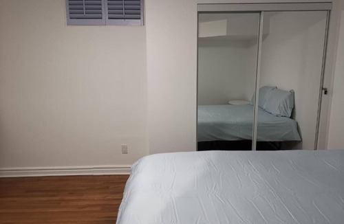 Richmond Hill House | Cozy Private Rooms in Basement