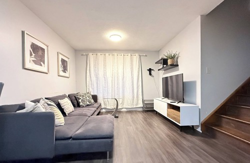 St. Catharines House | Cozy private room in St. Catharines near Brock and 4th Ave