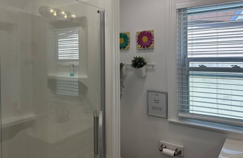 Englewood House | Cozy Private Room "A "WIFI