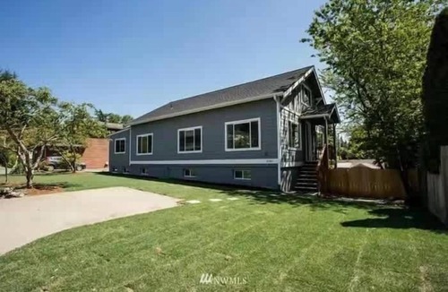 Haller Lake Apartment | Cozy Private Room in North Seattle