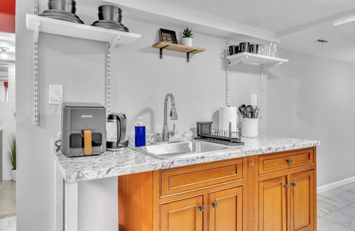 Constable Hook Apartment | Cozy Private Room in Shared Space NYC & Light Rail