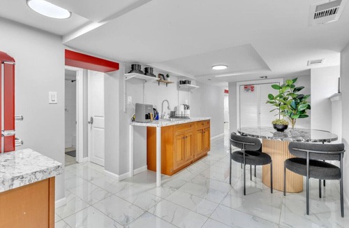 Constable Hook Apartment | Cozy Private Room in Shared Space NYC & Light Rail