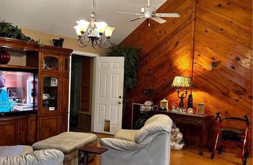 West Tawakoni House | Cozy Private Room Lake Tawakoni Home Near Park Pier