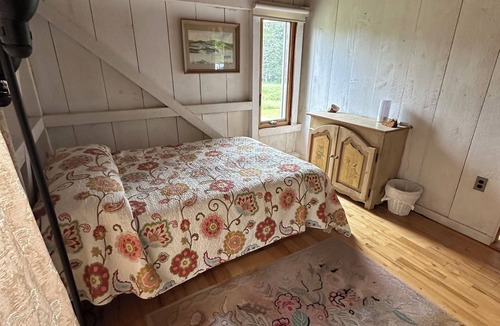 West Tisbury Condo | Cozy private room in 3 br house in West Tisbury