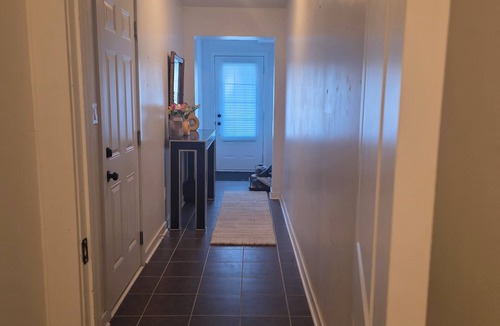 Barrie Apartment | Cozy Private Room with En-suite in Central Barrie
