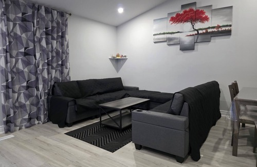 Oshawa House | Cozy Private Room with Two Comfy Beds & Modern Touches-Near Durham College& UOIT
