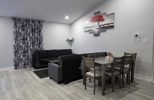 Oshawa House | Cozy Private Room with Two Comfy Beds & Modern Touches-Near Durham College& UOIT