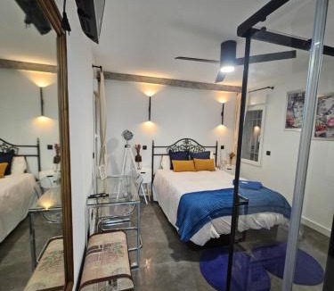 Canillas House | Cozy private room with shower #1