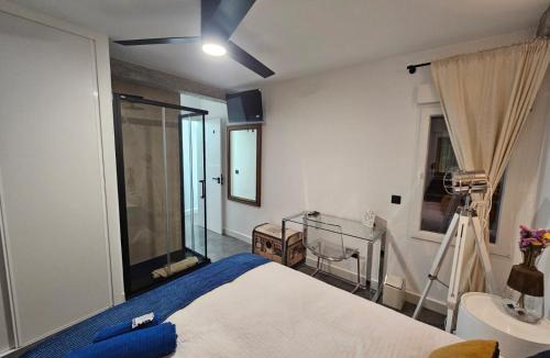 Canillas House | Cozy private room with shower #1