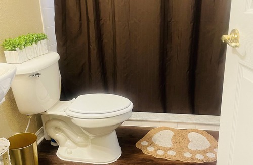 Vista East House | Cozy private room with bath
