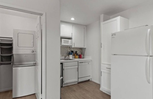 Palm Springs Apartment | Cozy private studio in serene Cathedral City with AC and Balcony