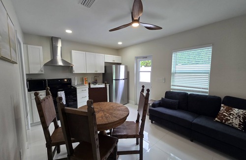 Bloomingdale Apartment | Cozy Private Studio Minutes Away To Tampa Close to Everything !