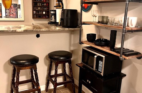 Collier Heights Apartment | Cozy Private Studio w/Big Screen, Gym — Near Downtown
