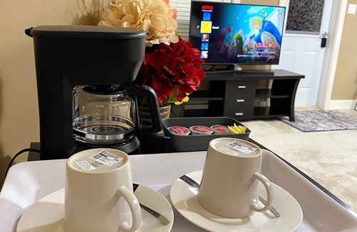 Halifax House | Cozy, Private Suite in Bedford — Bed, Laundry,kitchenette and Self Check in
