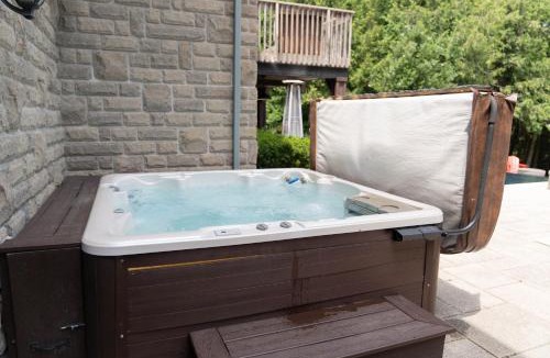 Elora Apartment | Cozy Private Suite with Year-Round Hot Tub