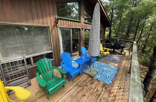 Gravenhurst Ski Chalet | Cozy Private Waterfront Cottage