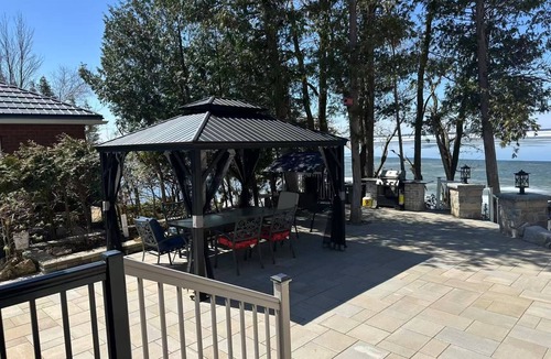 Brock Cottage | Cozy Private Waterfront Cottage at Lake Simcoe