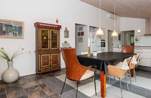 Grenaa House | Cozy Property by Beach