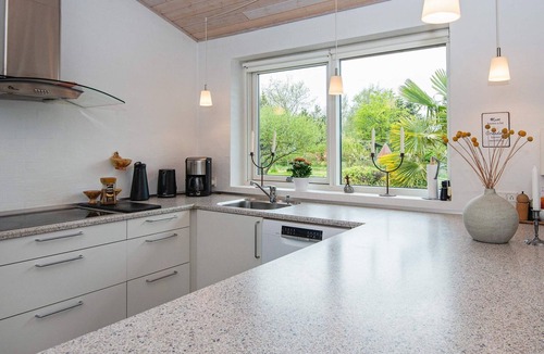 Grenaa House | Cozy Property by Beach