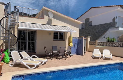 El Mas Fumats House | Cozy property with private pool in a quiet residential area