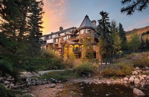Vail Hotel | Cozy QQ room at Gravity Haus in the heart of Vail Village - walk to ski lifts!