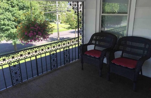 Medina Apartment | Cozy, Quaint, entire 1 Bedroom Apt.