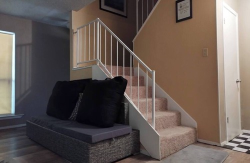 Fort Worth House | Cozy & Quant: Spacious 3-bedroom townhome in delightful Fort Worth, with AC