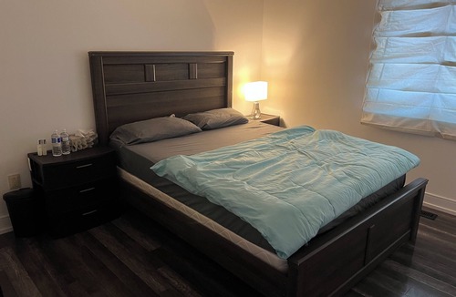 Brampton House | Cozy Queen Room