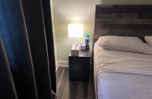 Brampton House | Cozy Queen Room