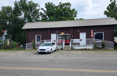 Port Burwell House | Cozy queen-sized bedrooms 3 minutes from beach