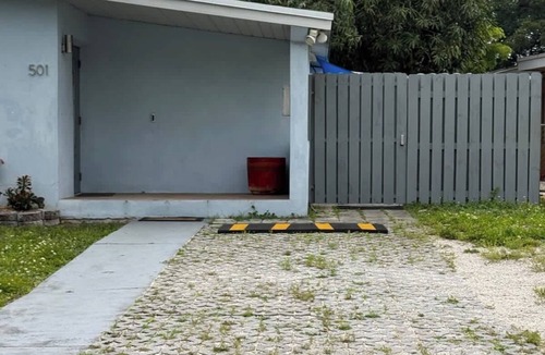 Pembroke Pines Apartment | Cozy Queen Studio,Patio BBQ and Free Parking