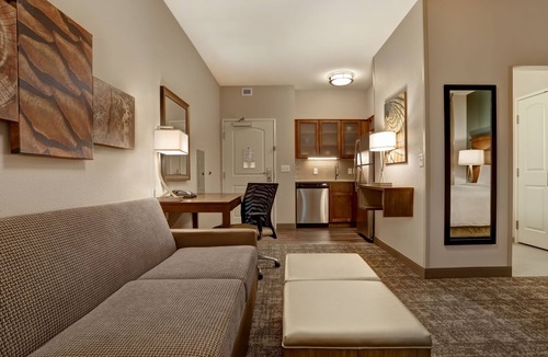 Overland Park Apartment | Cozy Queen Studio w/Full Kitchen, Overland Park