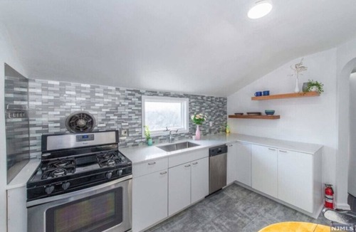 Fort Lee Apartment | Cozy & Quiet 2 Bed Apt 20 Minutes to NYC
