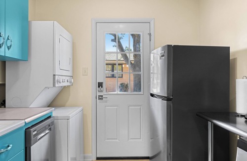 College Station House | Cozy Quiet 2-bedroom Home. Quick access to Rellis, Legends Events, Kyle Field.