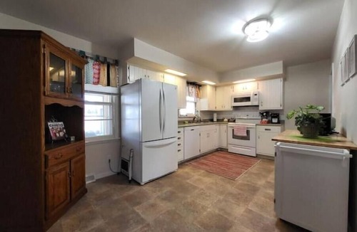 Columbus House | Cozy, quiet 3 bdrm home nearby local amenities