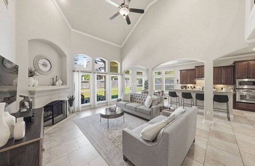 Sterling Ridge House | Cozy, Quiet 4-bedroom, 3.5 bathroom Home in The Woodlands