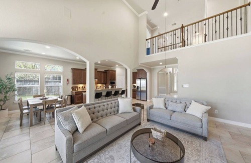 Sterling Ridge House | Cozy, Quiet 4-bedroom, 3.5 bathroom Home in The Woodlands