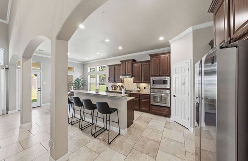 Sterling Ridge House | Cozy, Quiet 4-bedroom, 3.5 bathroom Home in The Woodlands
