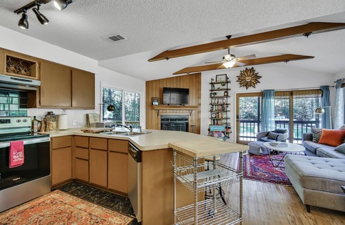 Cape Royale House | Cozy, Quiet Cabin Escape. The perfect Get-away or Work-ation!