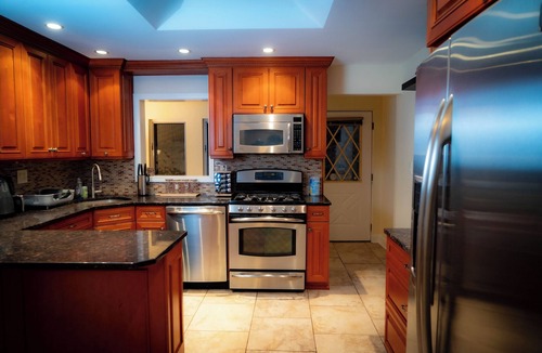 Hicksville House | Cozy Quiet Comfort Private Pool