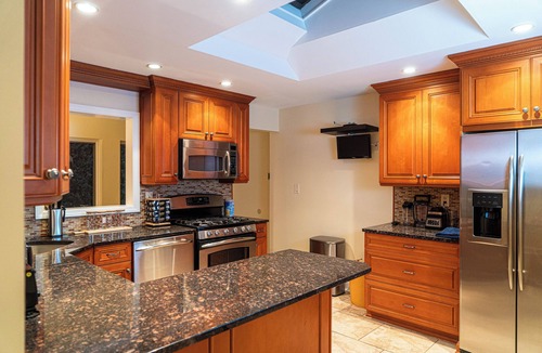 Hicksville House | Cozy Quiet Comfort Private Pool