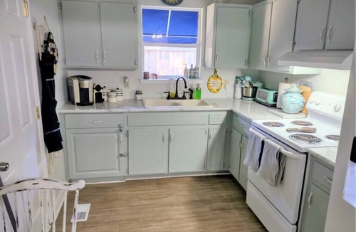 Old Town House | COZY- Quiet Cottage Pets Kitchen