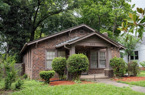 Greensboro House | Cozy, quiet Fisher Park Bungalow close to downtown & Cone Hospital Main Campus.