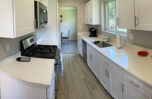 Bedford House | Cozy Quiet Ranch with Sprawling Yard