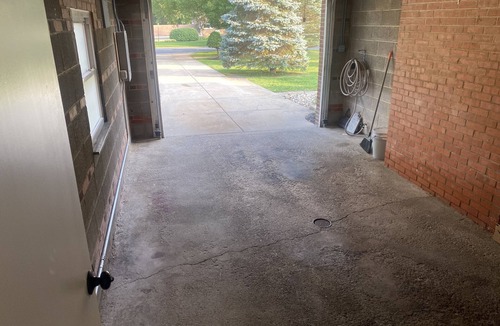 Bedford House | Cozy Quiet Ranch with Sprawling Yard