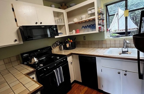 Sausalito Cottage | Cozy quiet & relaxing hide-a-way in the heart of Sausalito's ‘Hurricane Gulch.’